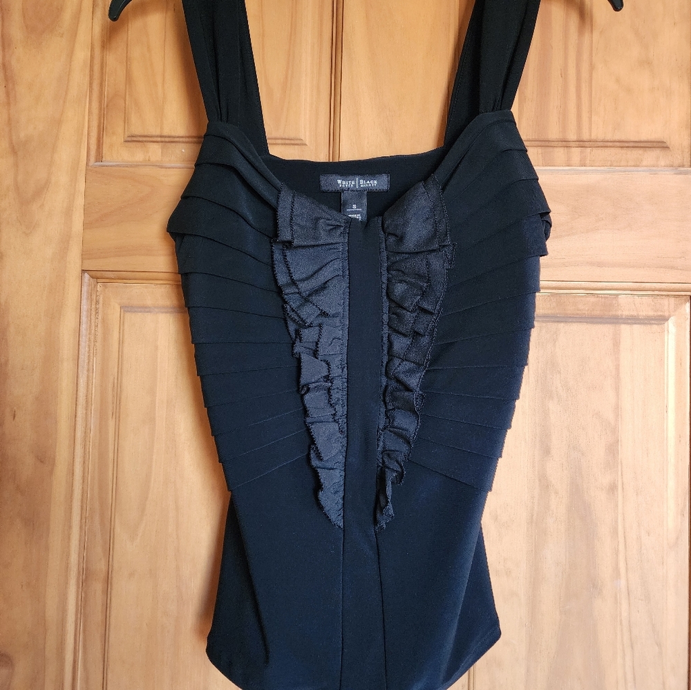 Small white house black market top w/built in bra